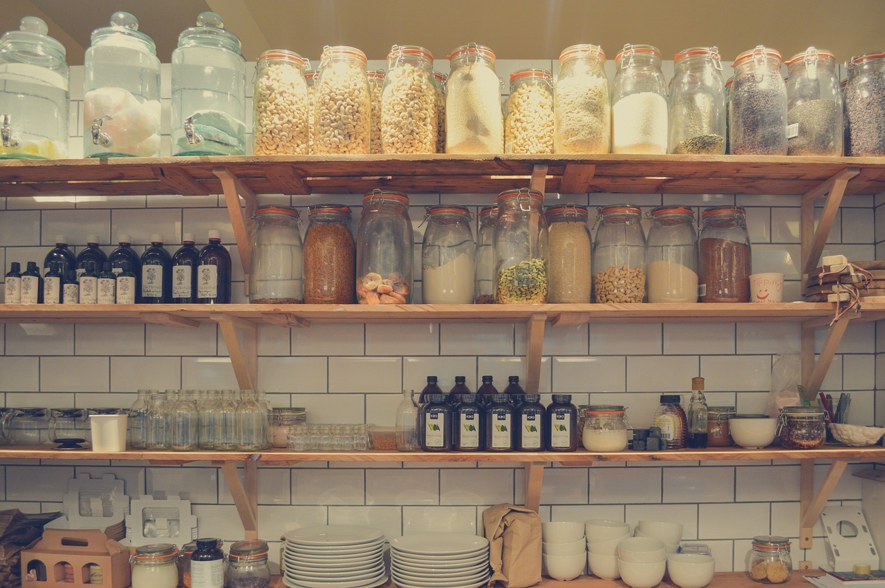 Shelf container with foods